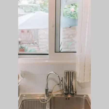 Debbie's House Διαμέρισμα *