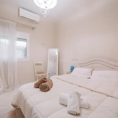 Debbies House * Kalamata